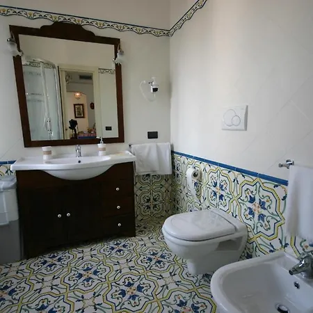 Sorrento Inn Guesthouse בית הארחה