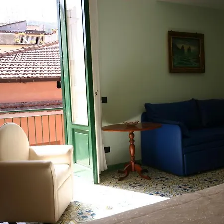 Sorrento Inn Guesthouse בית הארחה סורנטו