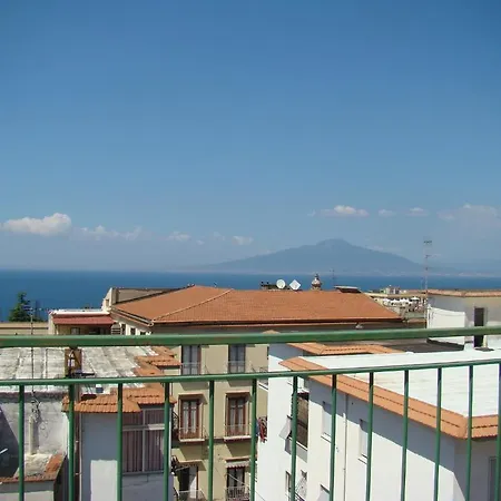 בית הארחה Sorrento Inn Guesthouse 4*