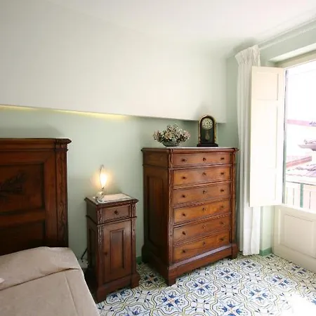 Sorrento Inn Guesthouse בית הארחה 4*