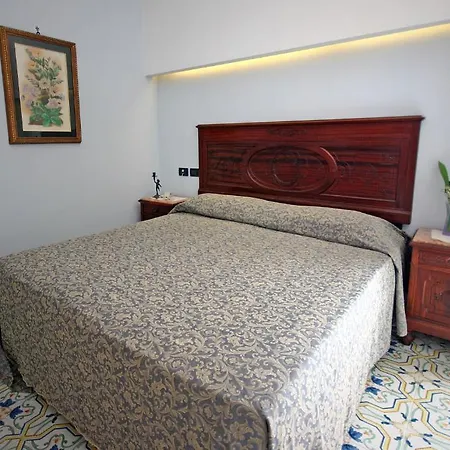 Sorrento Inn Guesthouse Сорренто