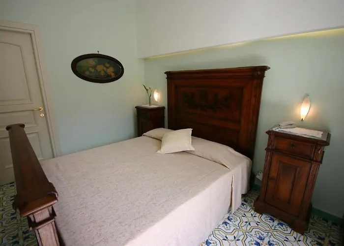 Sorrento Inn Guesthouse 4*