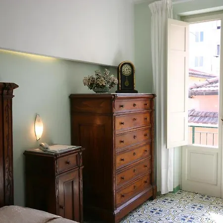 Sorrento Inn Guesthouse * Península Sorrentina