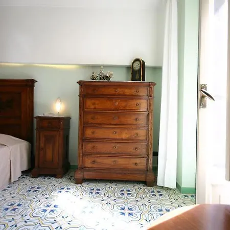 Pensión Sorrento Inn Guesthouse *
