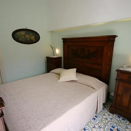 Sorrento Inn Guesthouse *