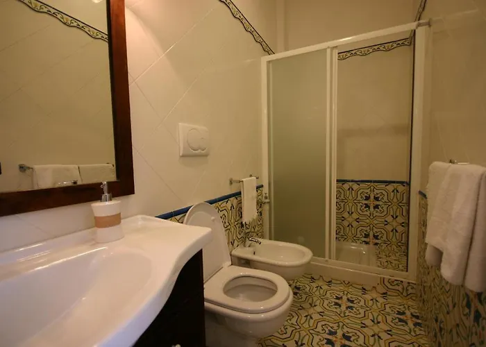 Sorrento Inn Guesthouse 4*